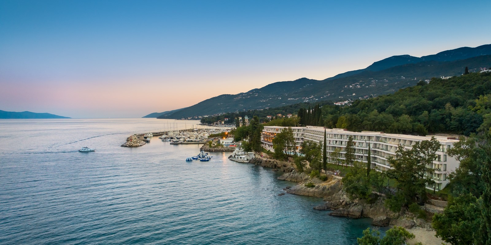 Riviera Summer Vibes